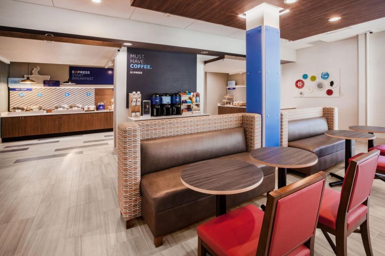 Holiday Inn Express & Suites - Aurora By Ihg Ngoại thất bức ảnh
