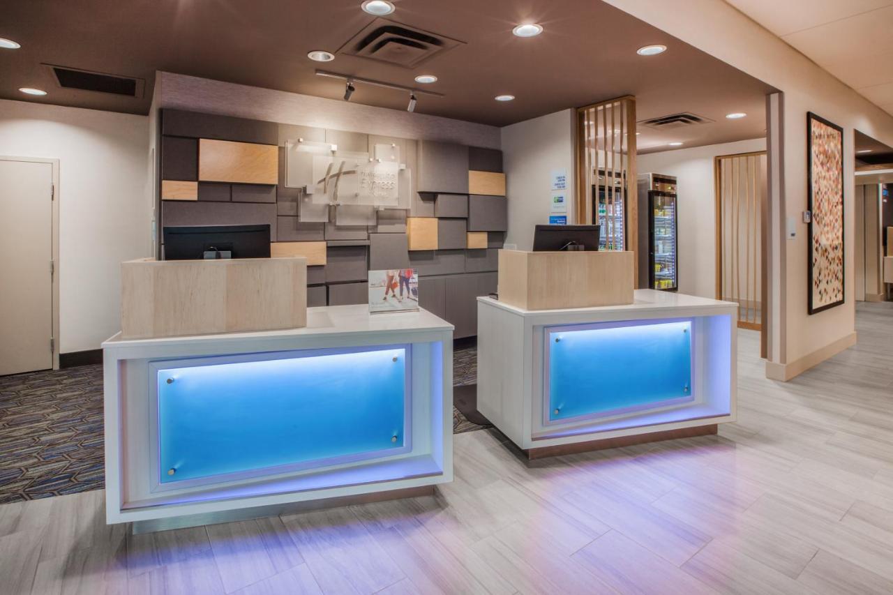 Holiday Inn Express & Suites - Aurora By Ihg Ngoại thất bức ảnh