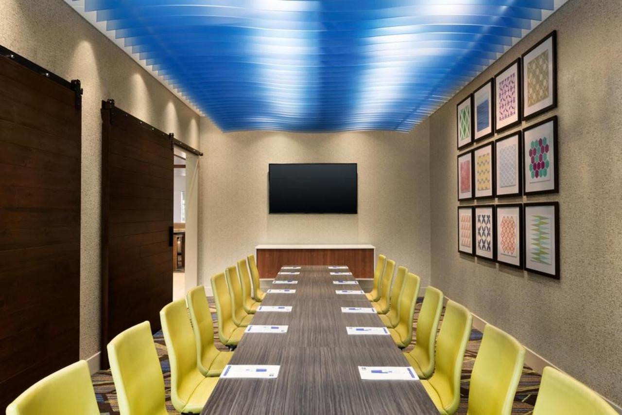 Holiday Inn Express & Suites - Aurora By Ihg Ngoại thất bức ảnh