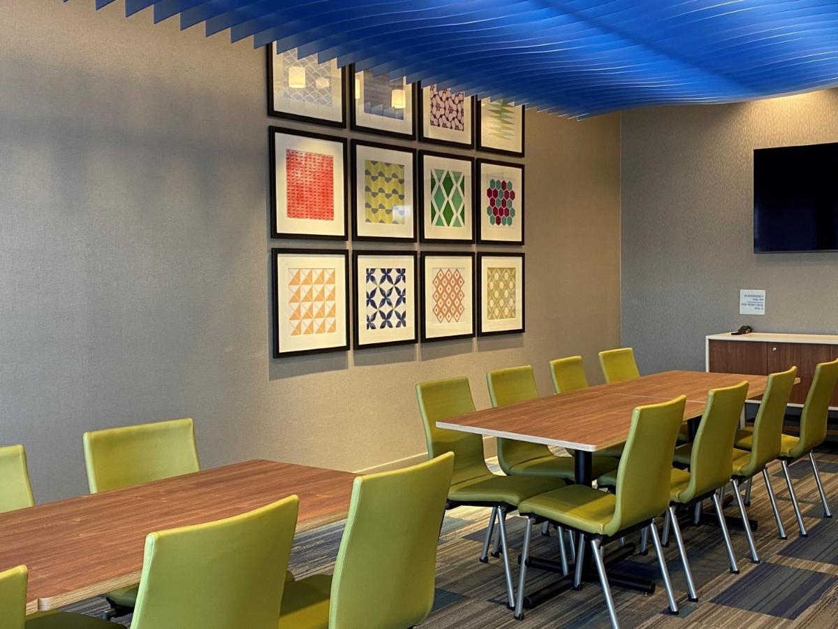 Holiday Inn Express & Suites - Aurora By Ihg Ngoại thất bức ảnh