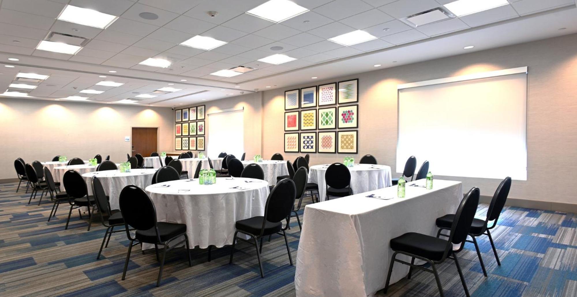 Holiday Inn Express & Suites - Aurora By Ihg Ngoại thất bức ảnh