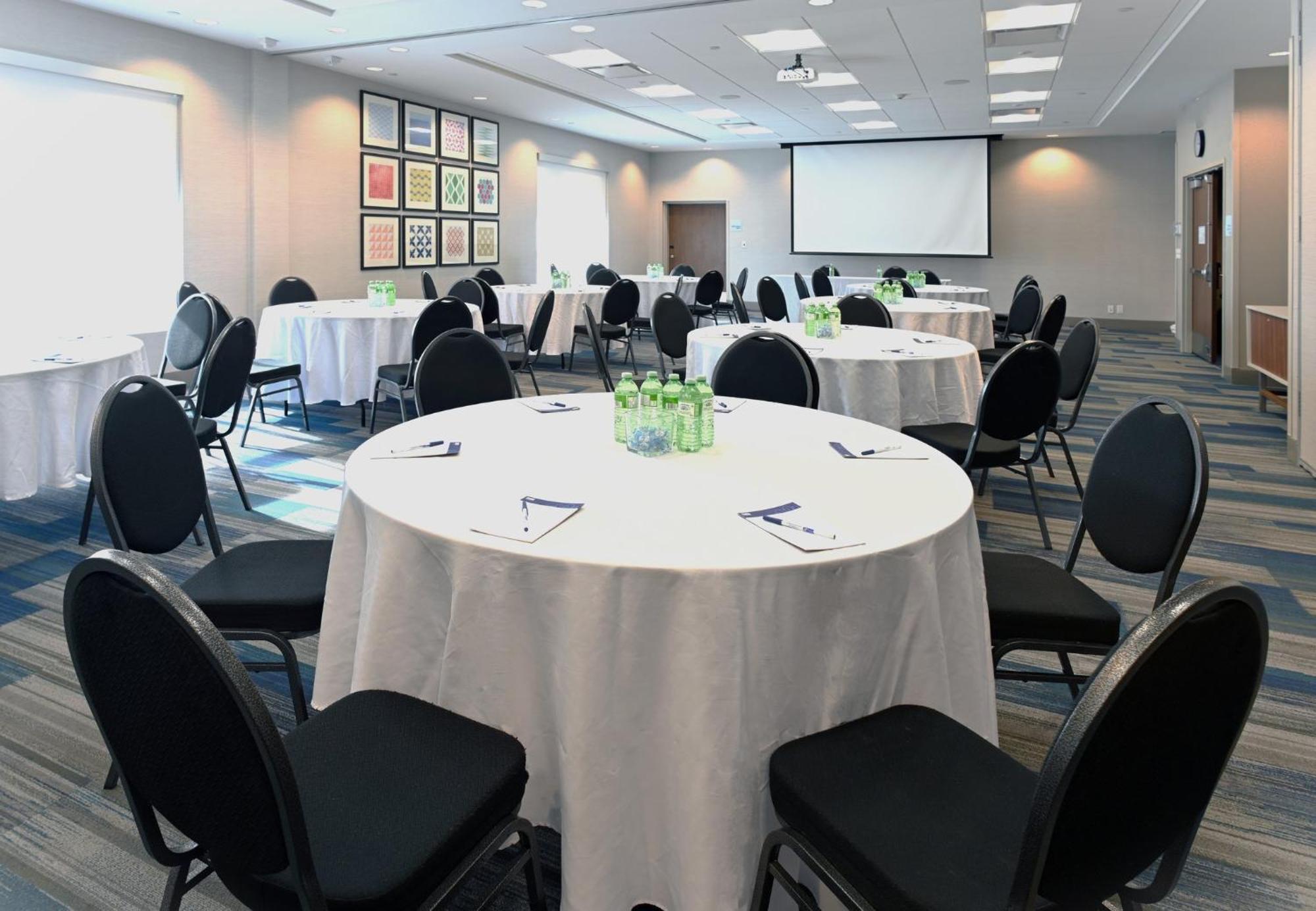 Holiday Inn Express & Suites - Aurora By Ihg Ngoại thất bức ảnh